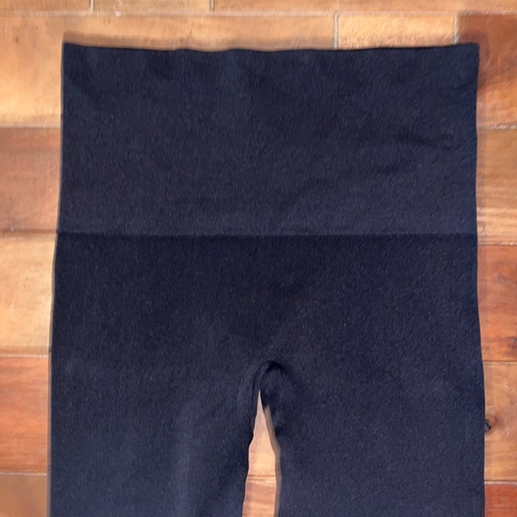 Cute Zipper Leggings! - Picture 2 of 3